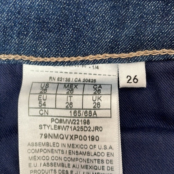 Guess crop jeans, medium dark denim, size 26 - Picture 5 of 6